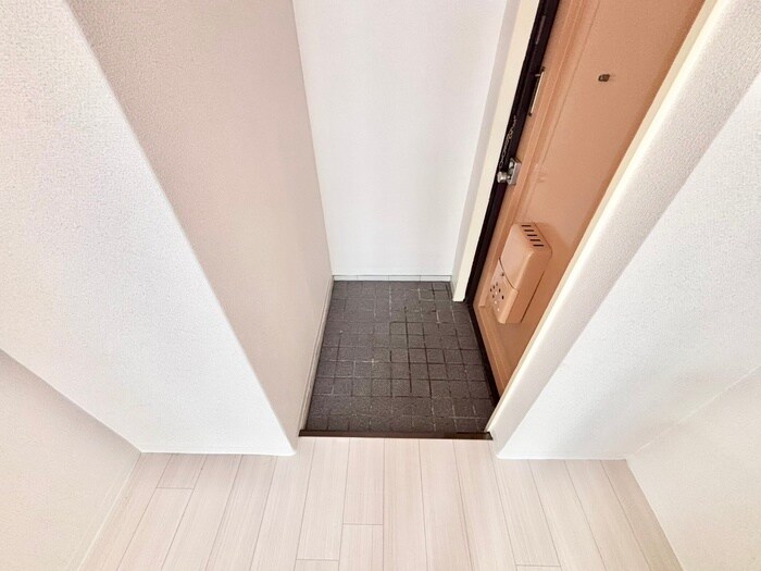 物件内観写真17　(玄関)