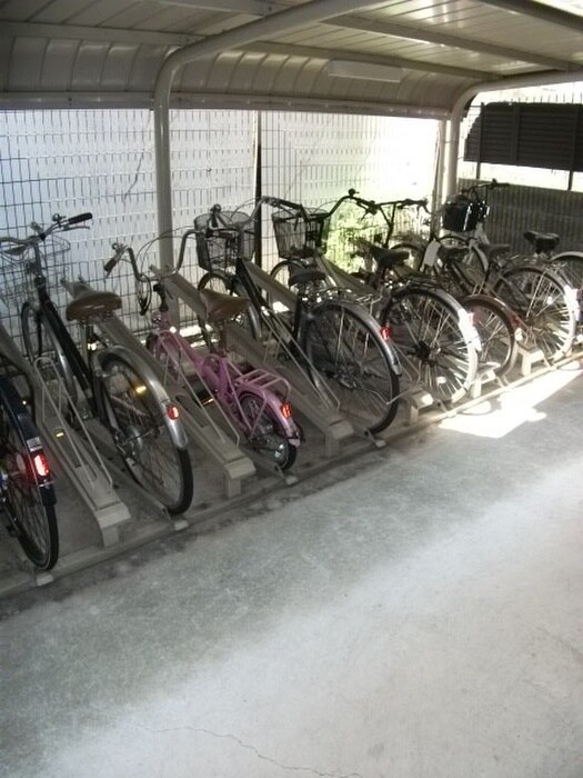 物件外観写真6　(駐輪場)