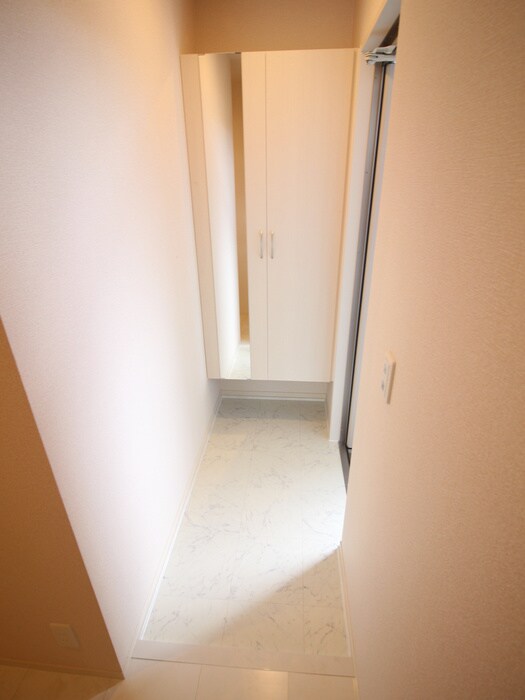 物件内観写真16　(玄関)