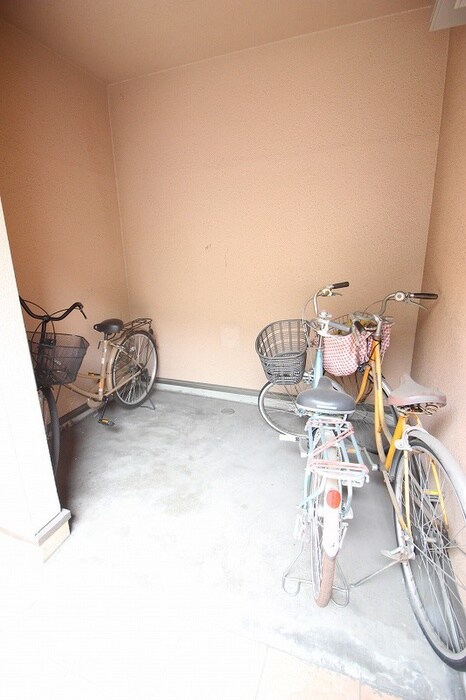 物件外観写真5　(駐輪場)
