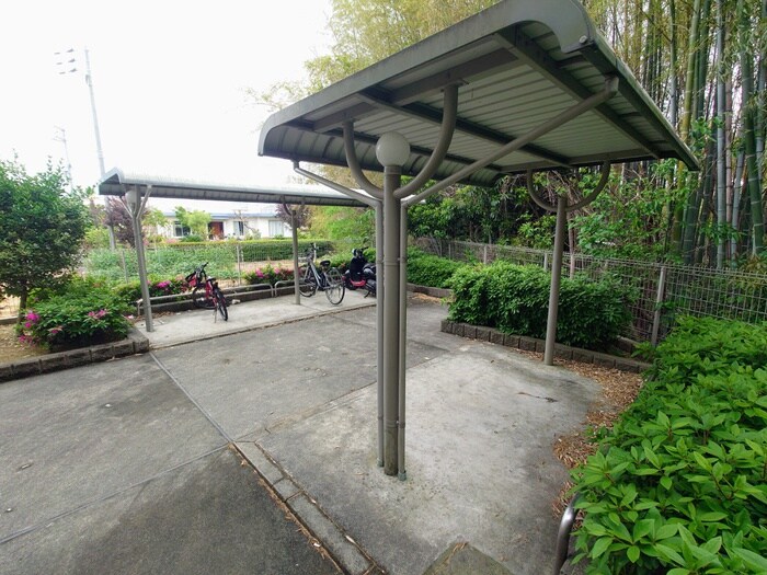 物件外観写真5　(駐輪場)