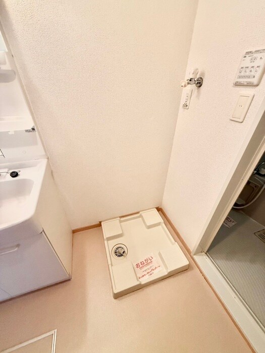 物件内観写真17　(洗濯機置場)