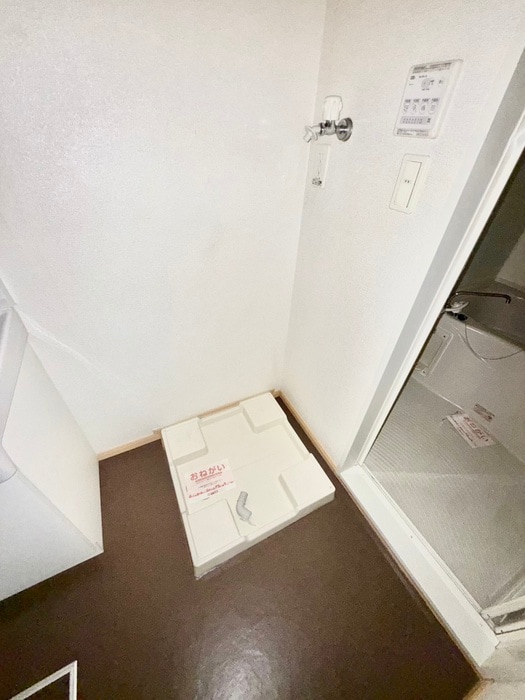 物件内観写真18　(洗濯機置場)