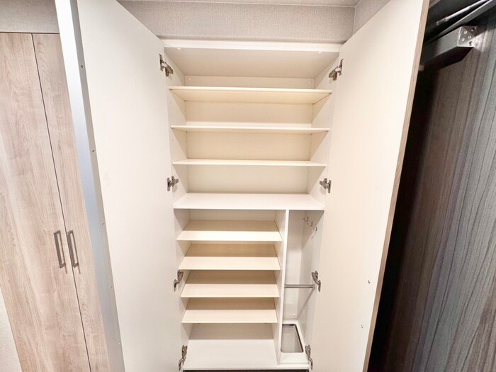 物件内観写真15　(靴箱)