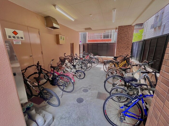 物件外観写真4　(駐輪場)