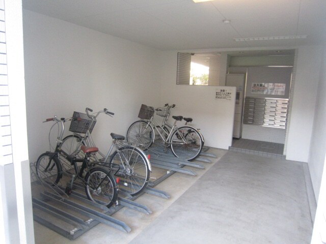 物件外観写真2　(駐輪場)