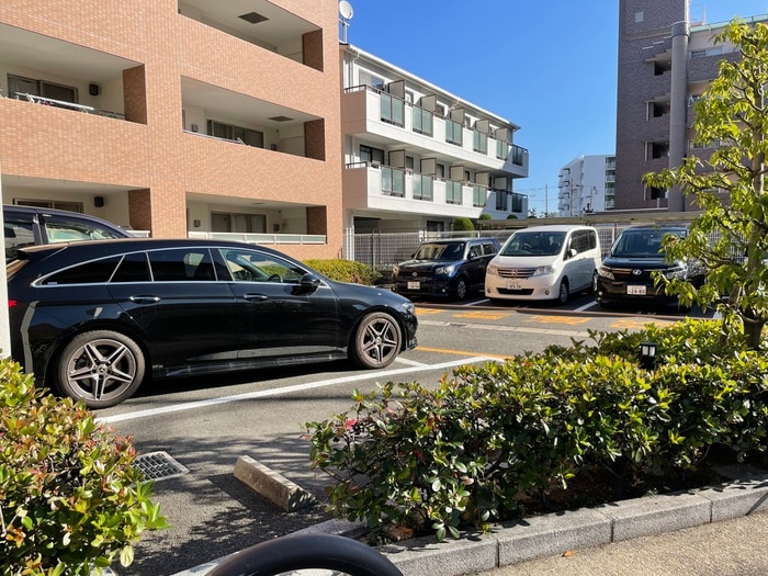 物件外観写真3　(駐車場)