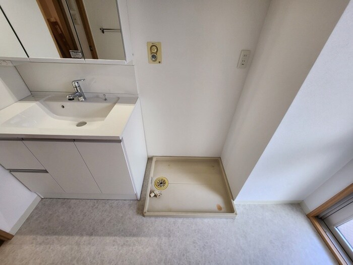 物件内観写真10　(洗濯機置場)