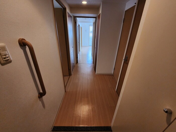 物件内観写真18　(廊下)
