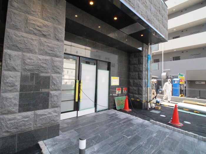 物件外観写真5　(エントランス部分)