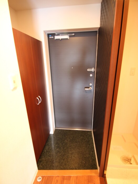 物件内観写真7　(玄関)