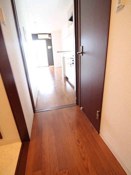 物件内観写真8　(廊下)