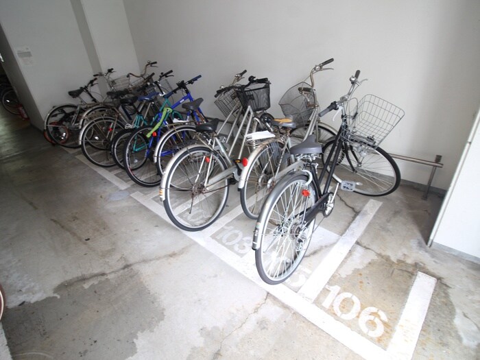 物件外観写真6　(駐輪場)