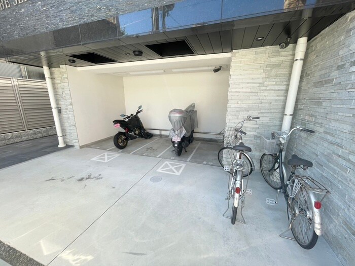 物件外観写真5　(駐輪場)
