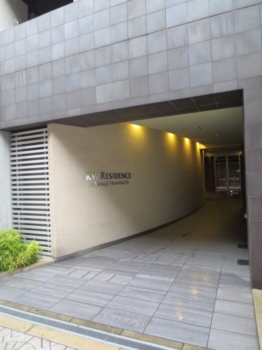 物件外観写真2　(エントランス部分)