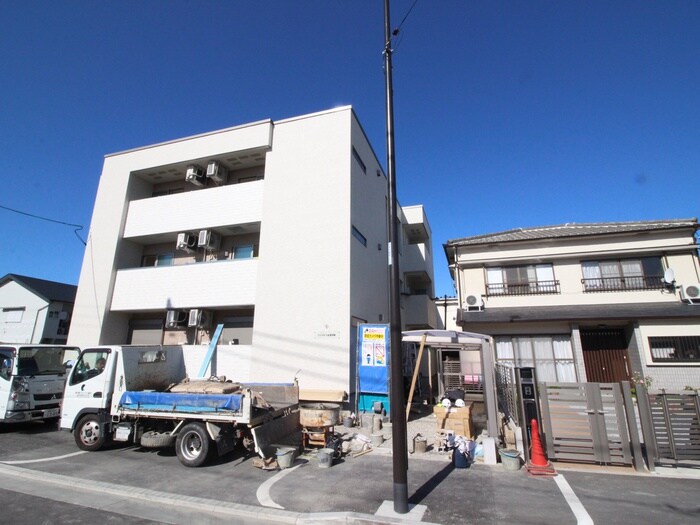 物件外観写真4　(エントランス部分)