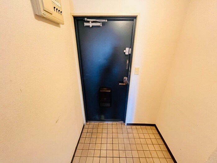 物件内観写真16　(玄関)