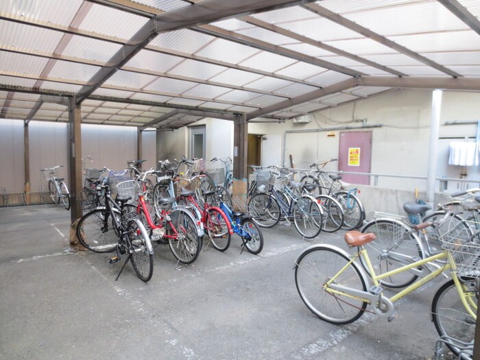 物件外観写真2　(駐輪場)
