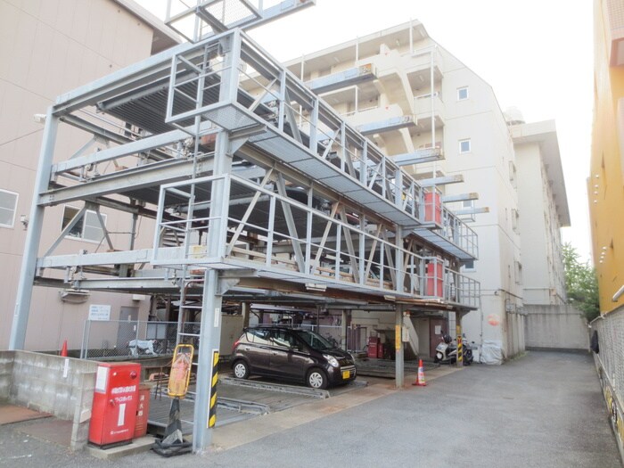 物件外観写真3　(駐車場)