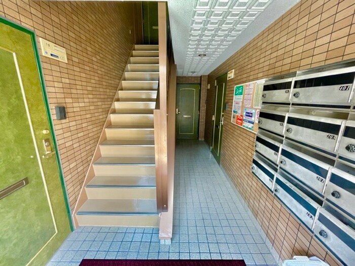 物件外観写真4　(エントランス部分)