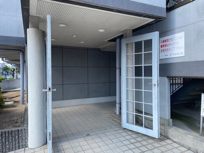 物件外観写真4　(エントランス部分)