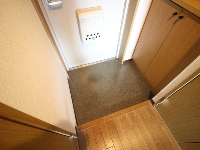 物件内観写真16　(玄関)