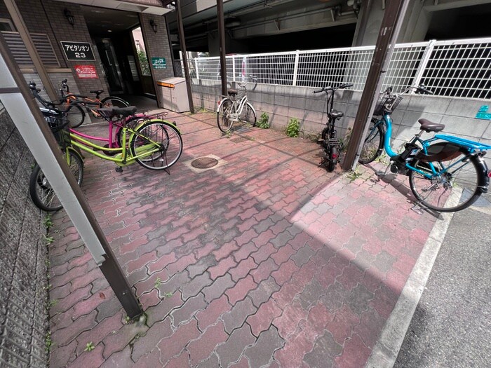 物件外観写真3　(駐輪場)