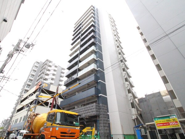建築中