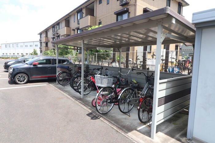 物件外観写真4　(駐輪場)