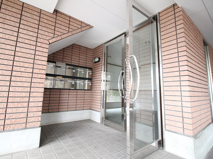 物件外観写真2　(エントランス部分)