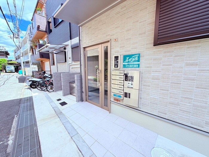 物件外観写真4　(エントランス部分)