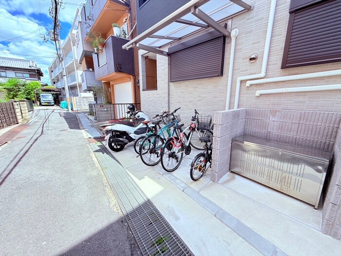 物件外観写真6　(駐輪場)