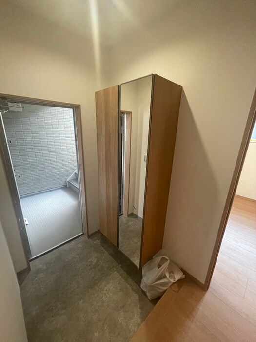 物件内観写真16　(玄関)
