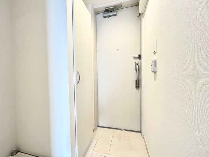 物件内観写真15　(玄関)