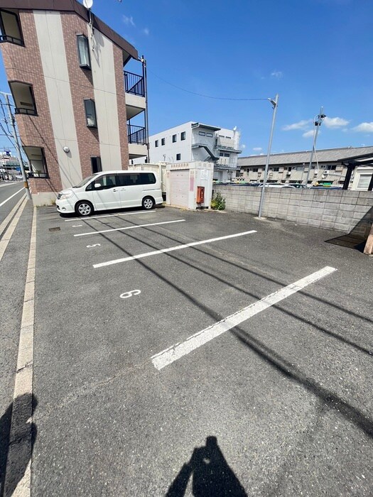 物件外観写真4　(駐車場)