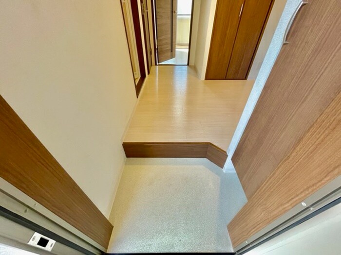 物件内観写真7　(玄関)