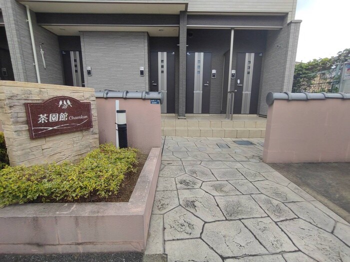 物件外観写真4　(エントランス部分)