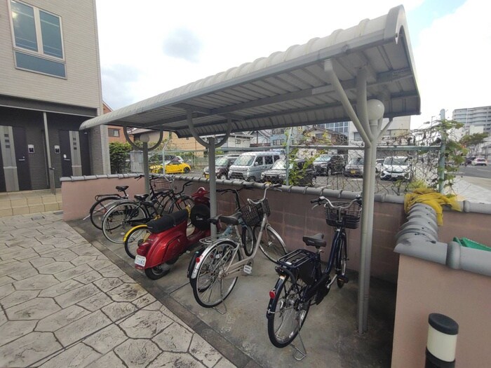 物件外観写真5　(駐輪場)