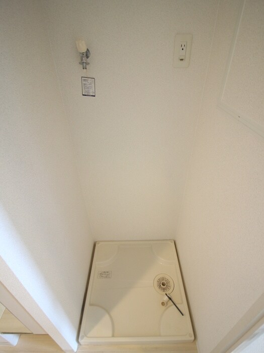 物件内観写真11　(洗濯機置場)