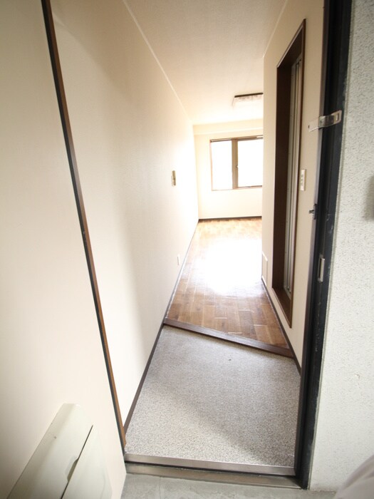 物件内観写真9　(玄関)