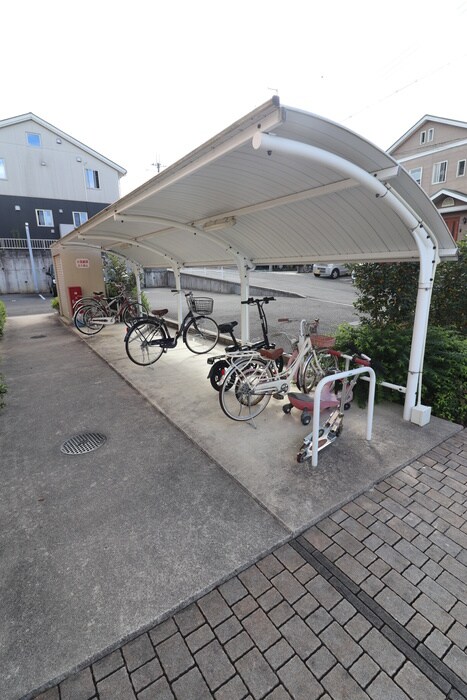 物件外観写真3　(駐輪場)