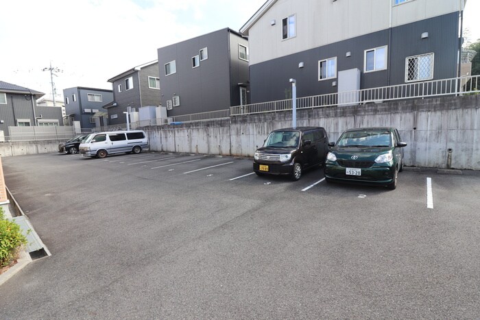 物件外観写真4　(駐車場)