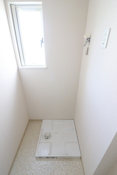 物件内観写真16　(洗濯機置場)