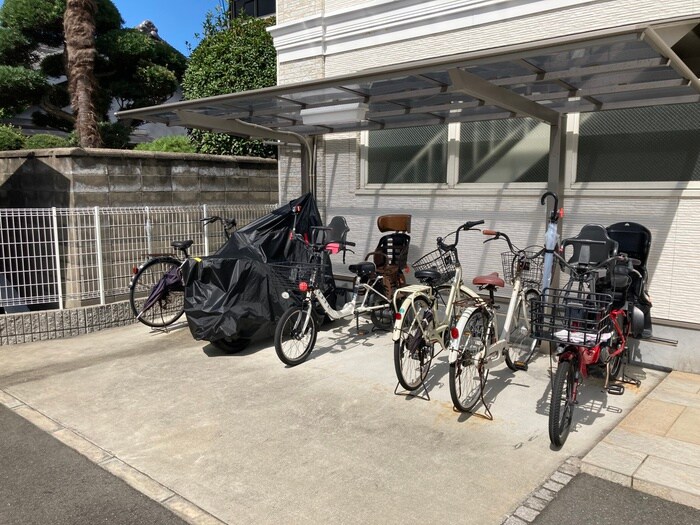 物件外観写真6　(駐輪場)