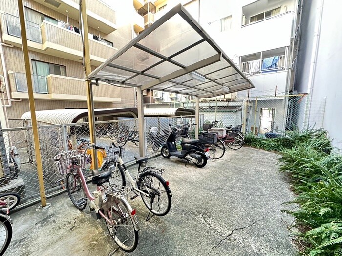 五條ハイツの駐輪場