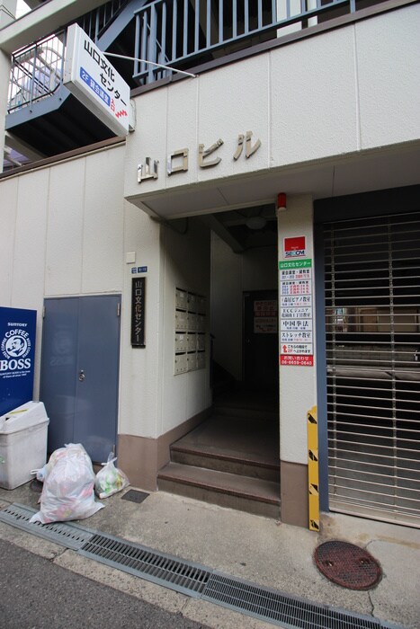 物件外観写真5　(エントランス部分)