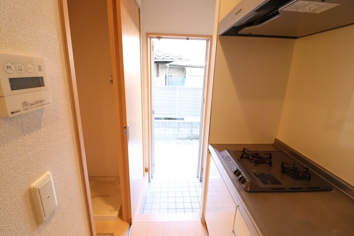 物件内観写真14　(玄関)