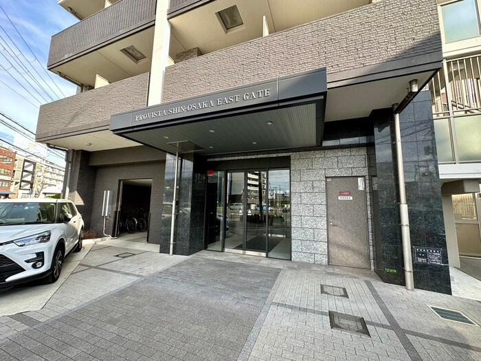 物件外観写真2　(エントランス部分)