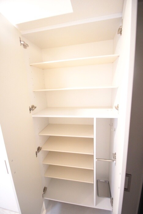 物件内観写真8　(靴箱)