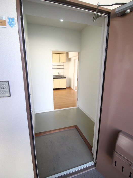 物件内観写真7　(玄関)